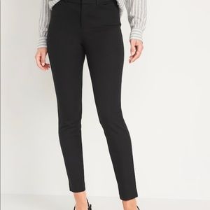 Black Old Navy Pixie Pants. Size 6. Gently Worn. Perfect Work Pant!